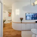 Montmartre Chic Luxury 3br 8pax Clim شقة