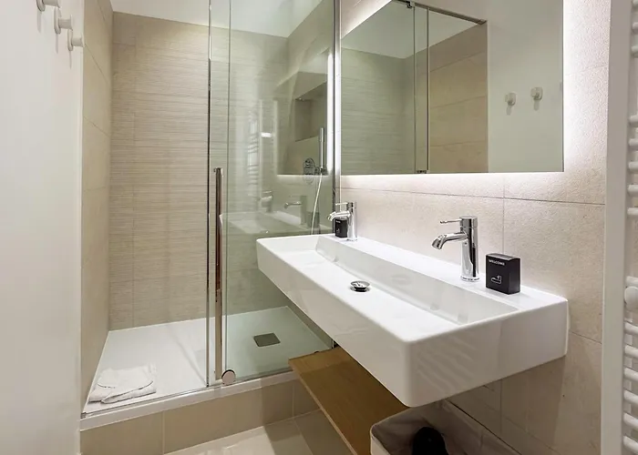 Montmartre Chic Luxury 3br 8pax Clim