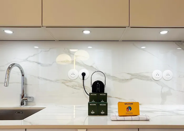 Montmartre Chic Luxury 3br 8pax Clim