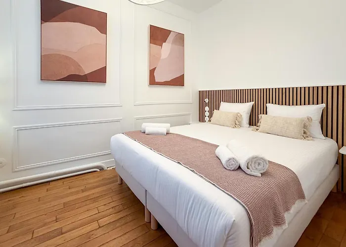 Montmartre Chic Luxury 3br 8pax Clim